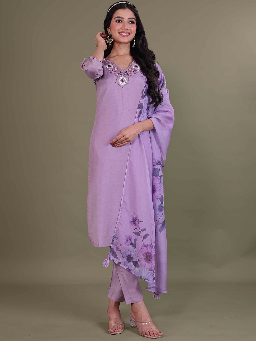 

LERIYU Embroidered Zari Embellished V-Neck Straight Kurta with Trousers And Dupatta, Purple