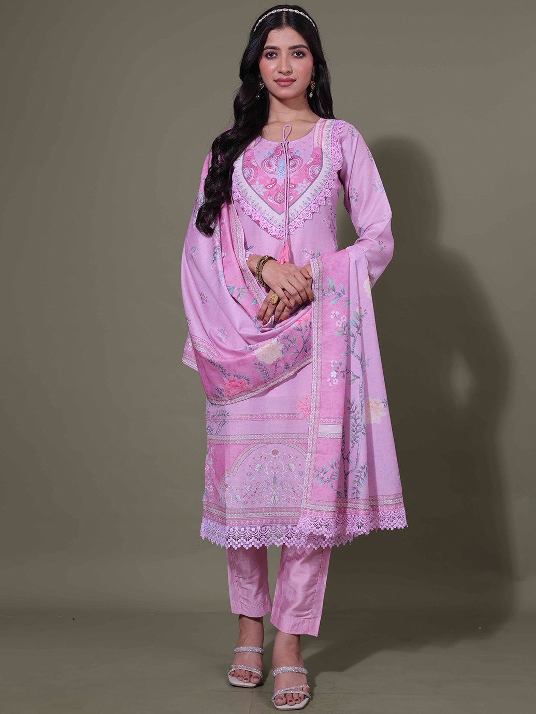 

LERIYU Floral Printed Round Neck Straight Kurta with Trousers & Dupatta, Pink