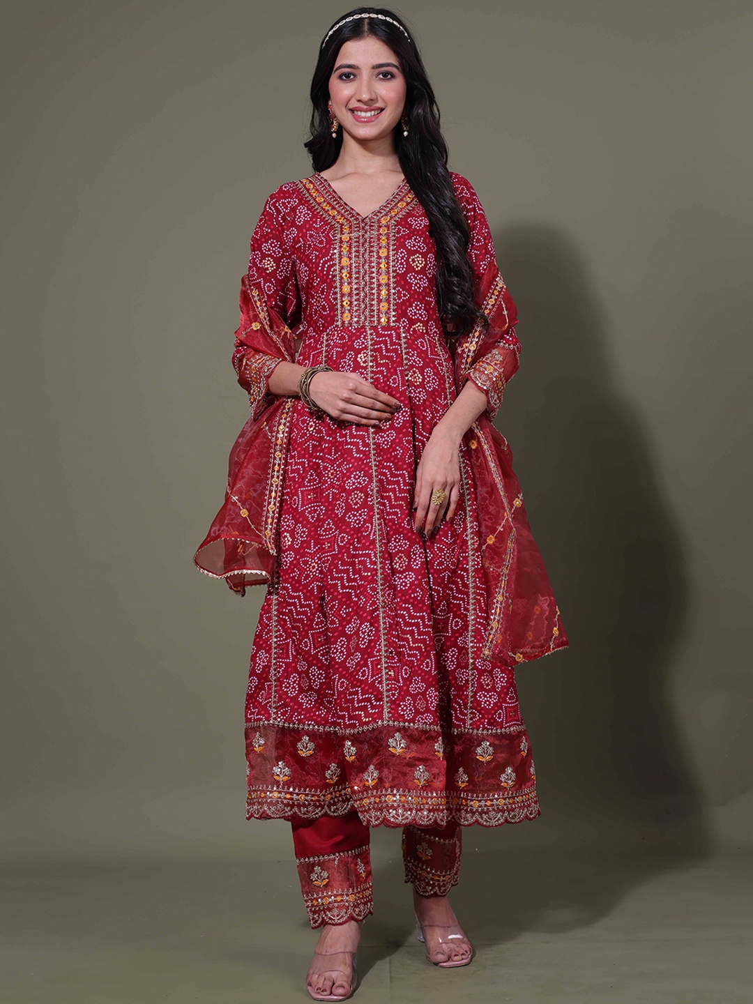 

LERIYU Bandhani Printed Gotta Patti Embellished Anarkali Kurta with Trousers And Dupatta, Maroon