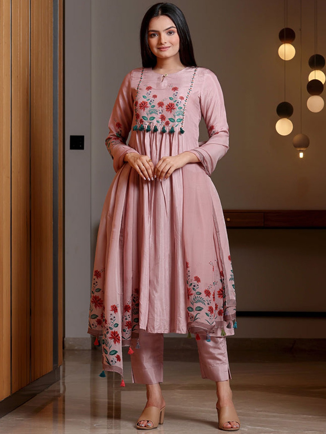 

LERIYU Floral Printed Embellished Keyhole Neck Anarkali Kurta with Trousers And Dupatta, Pink