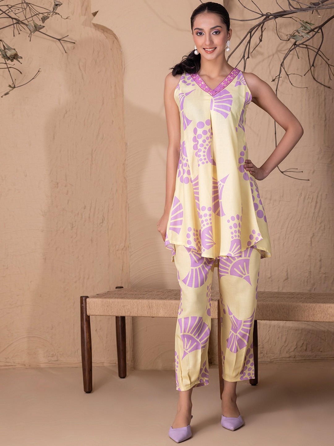 

SEW Floral Printed V-Neck Pleated A-Line Kurti With Trousers, Yellow