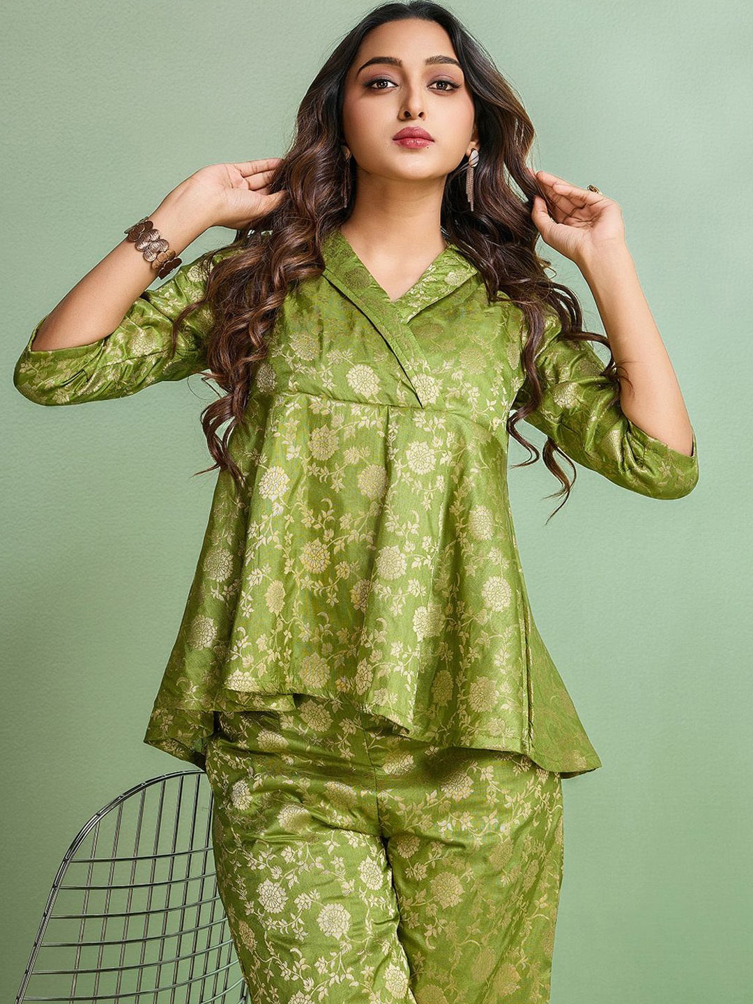 

Sangria Printed Lapel Collar Neck Top & Trouser, Green