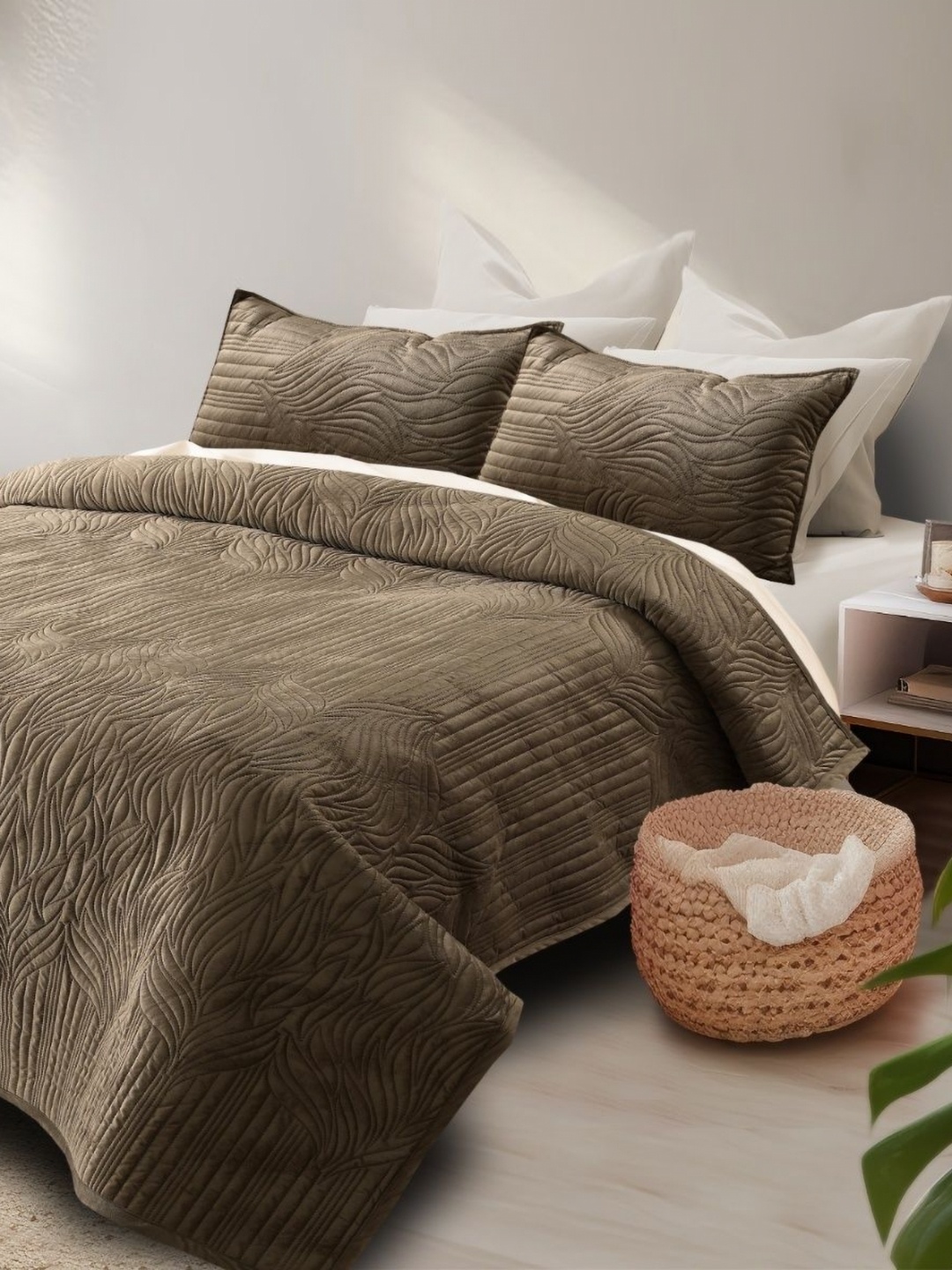 

HOSTA HOMES Camel Brown Velvet 280 GSM Queen Size Quilted Bed Covers & 2 Pillow Covers