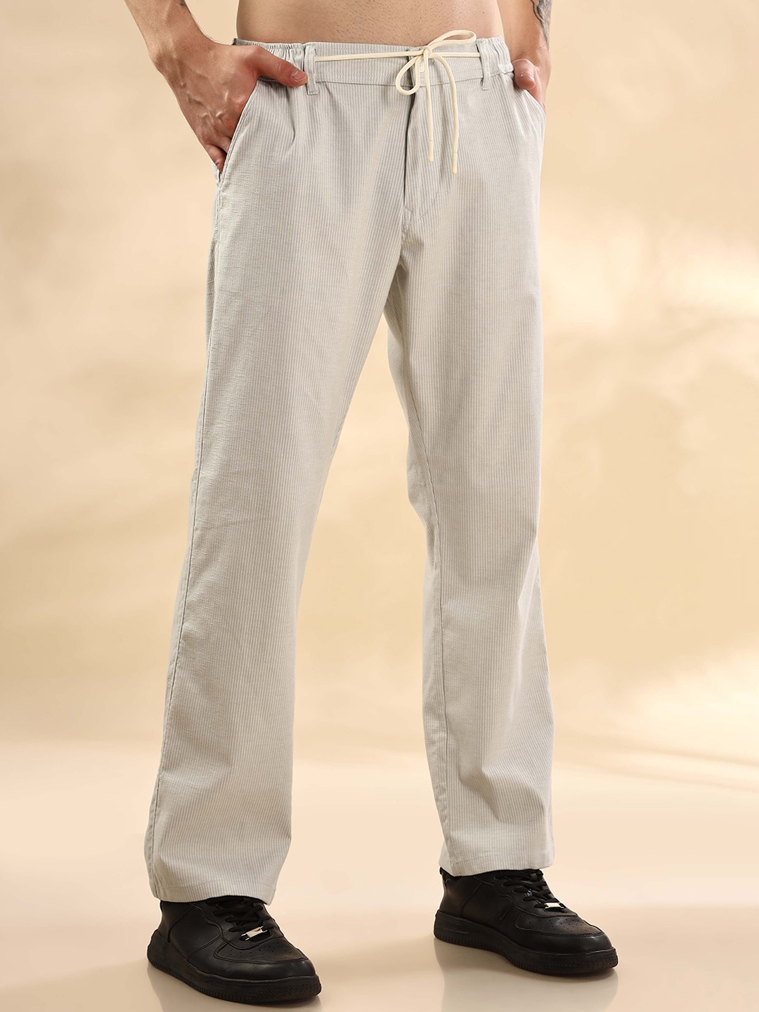 

Mast & Harbour Men Loose Fit Trousers, Off white