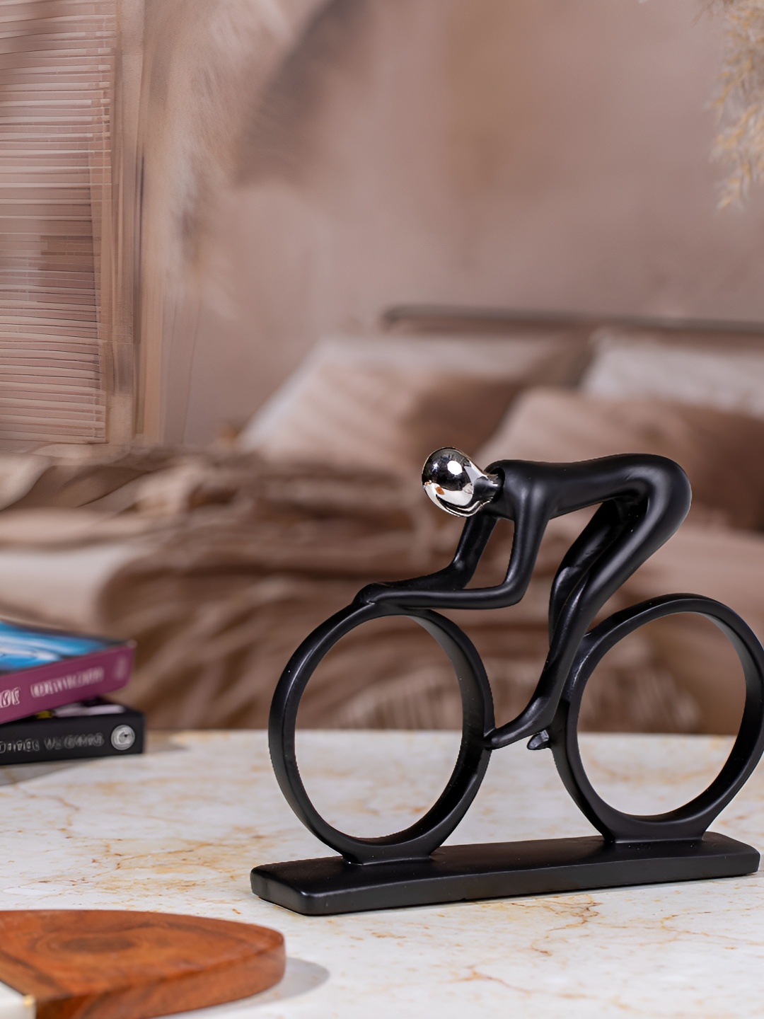 

TYOOHAR Black & Silver-Toned Cycling Pose Figurine Showpiece