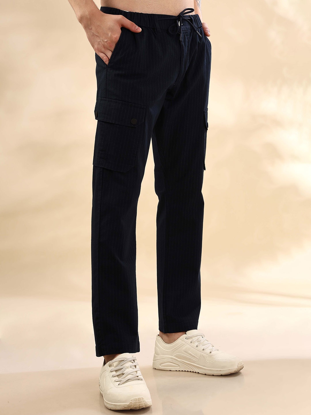 

Mast & Harbour Men Loose Fit Mid-Rise Cargos, Navy blue