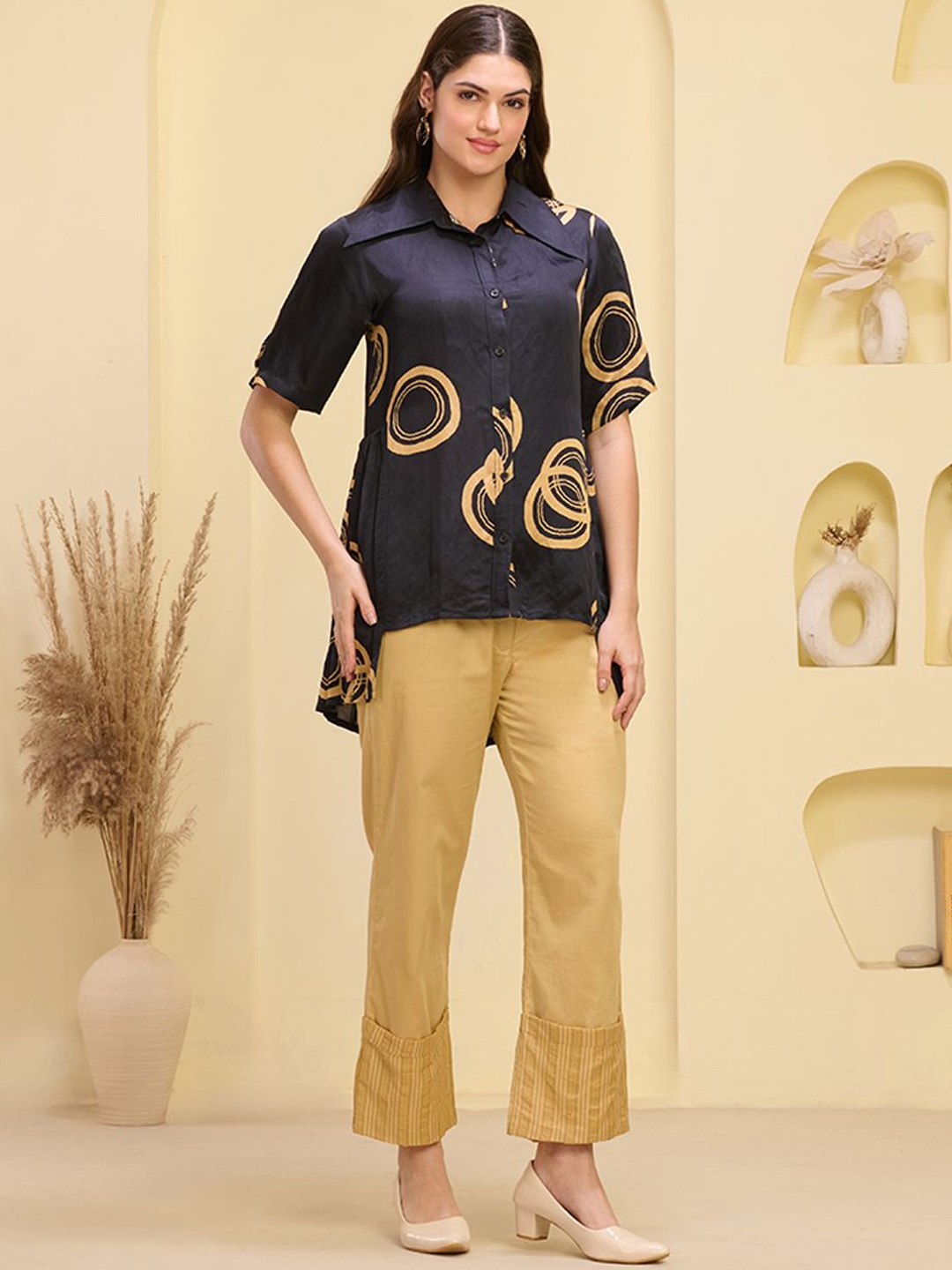 

First Resort by Ramola Bachchan Printed Pleated Linen Shirt With Trouser, Black