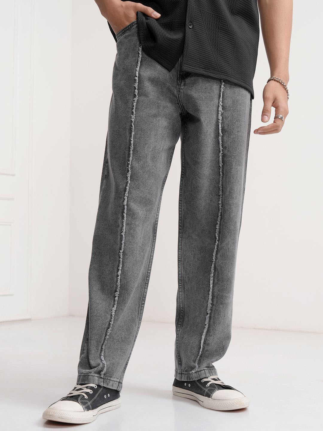 

HIGHLANDER Men Relaxed Fit High-Rise Heavy Fade Stretchable Jeans, Grey
