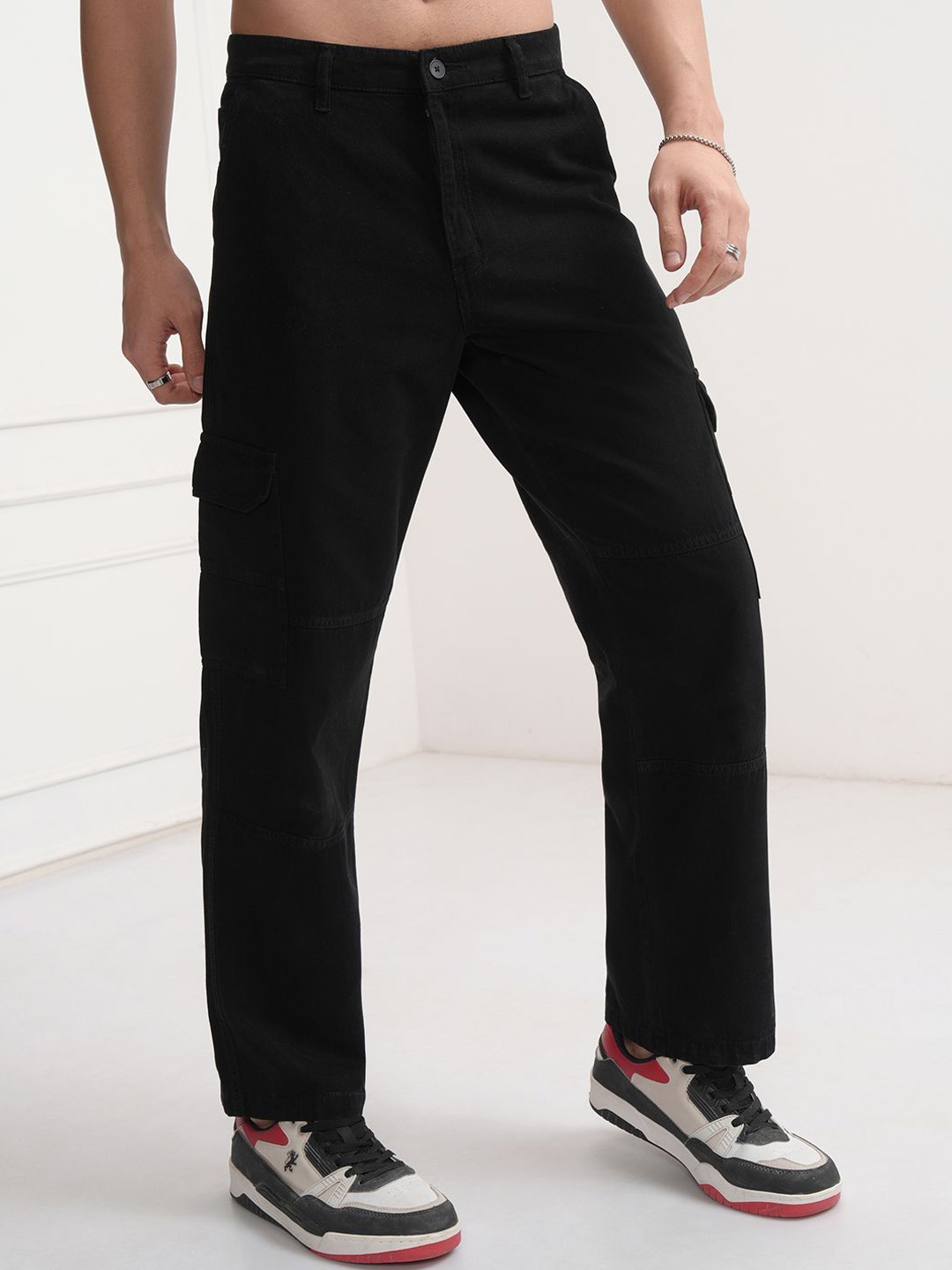 

HIGHLANDER Men Straight Fit Cargos Trousers, Black