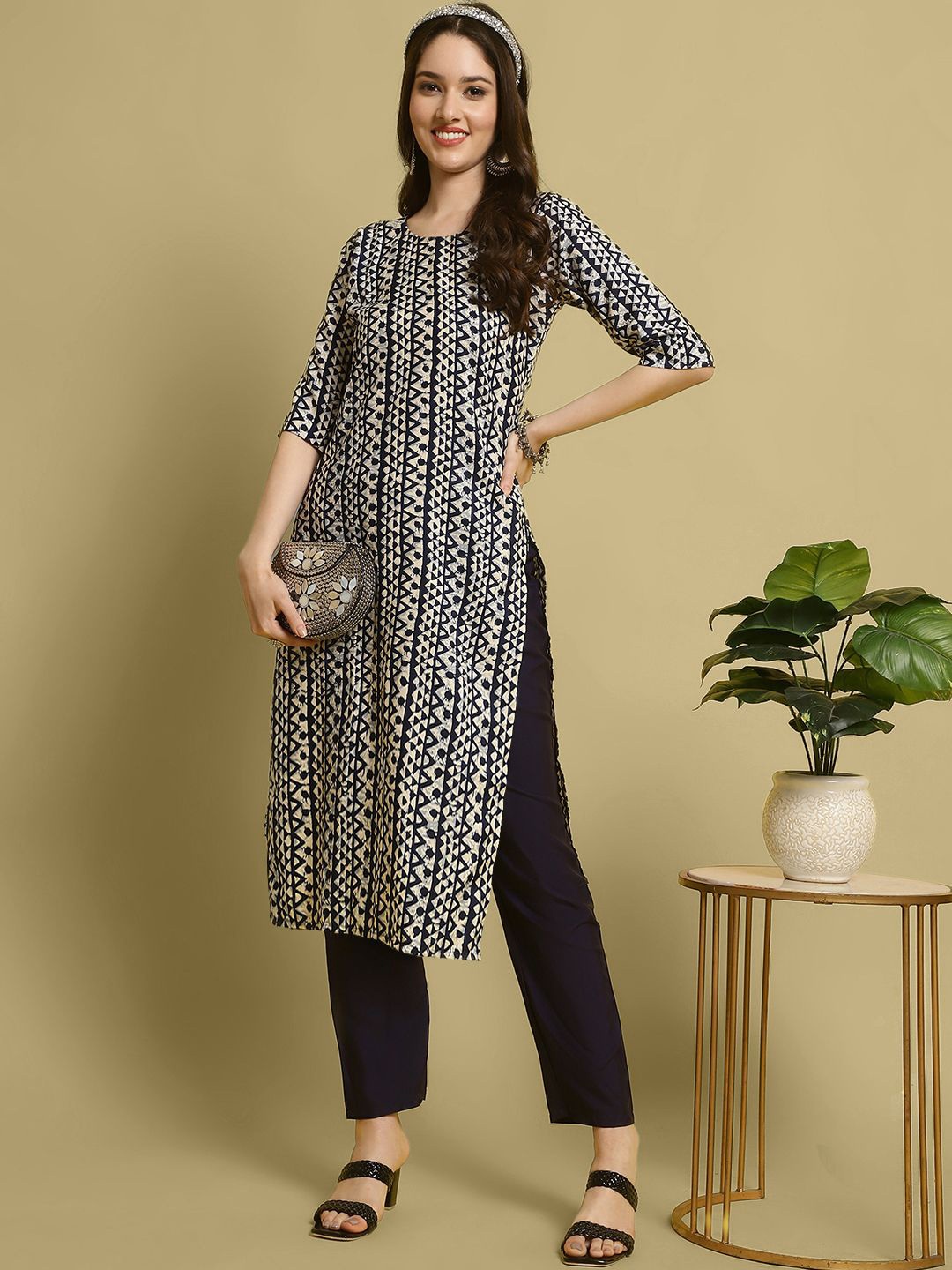 

7Threads Geometric Printed Round Neck Straight Kurta With Trouser, White