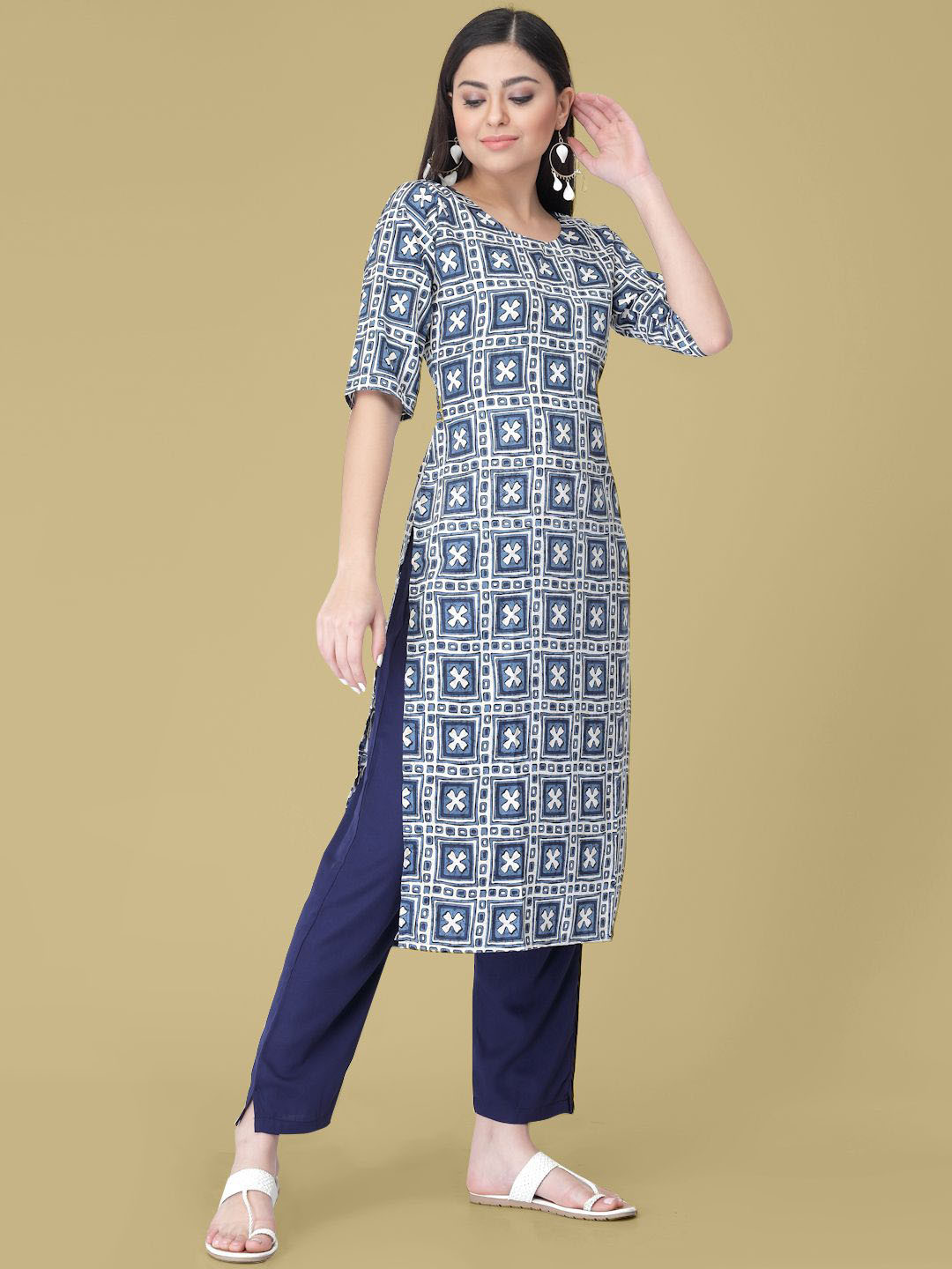 

7Threads Geometric Printed Round Neck Straight Kurta With Trouser, White
