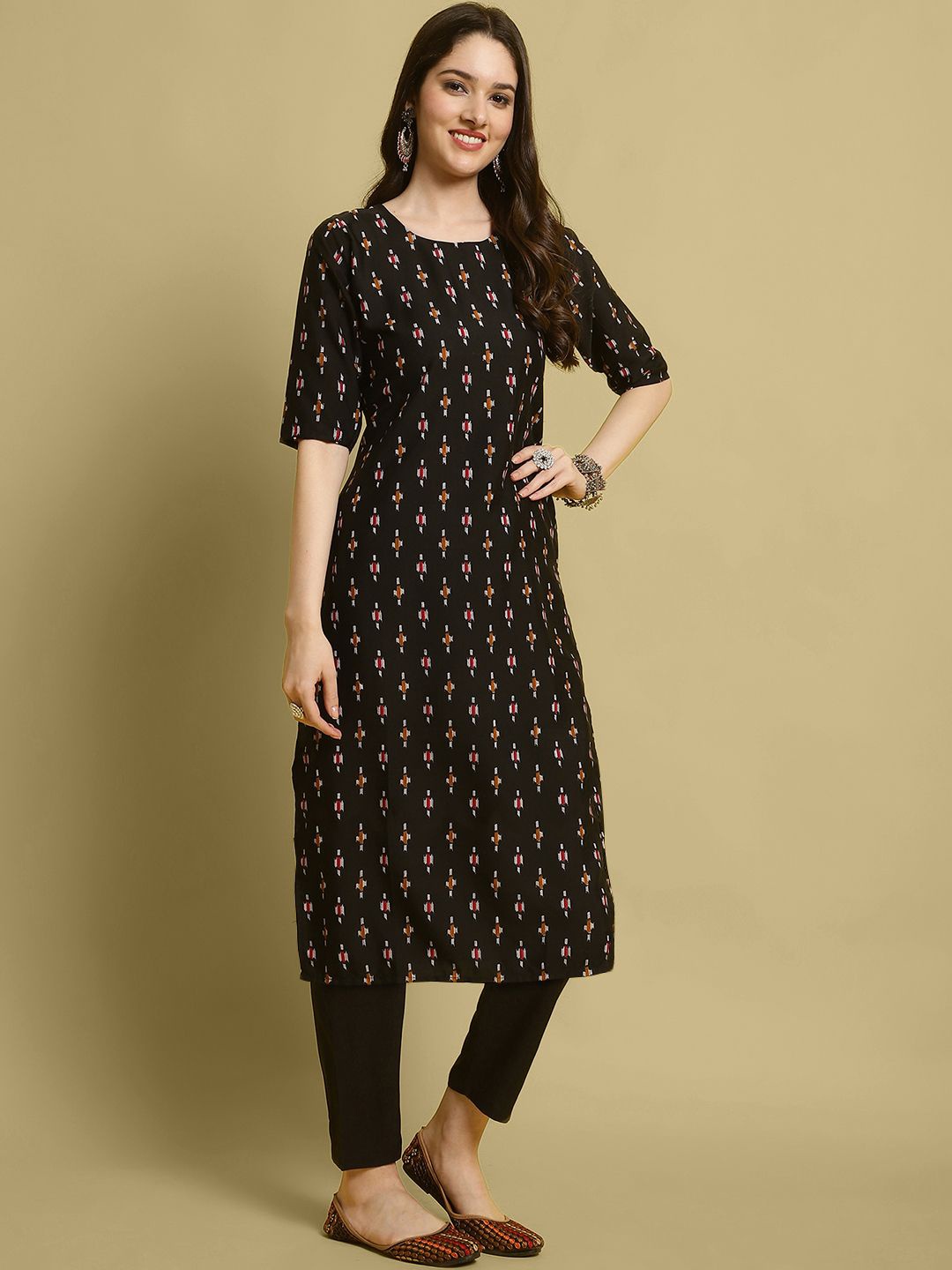 

7Threads Geometric Printed Round Neck Straight Kurta With Trouser, Black