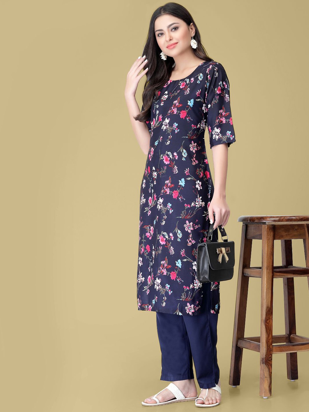 

7Threads Floral Printed Round Neck Straight Kurta With Trousers, Navy blue