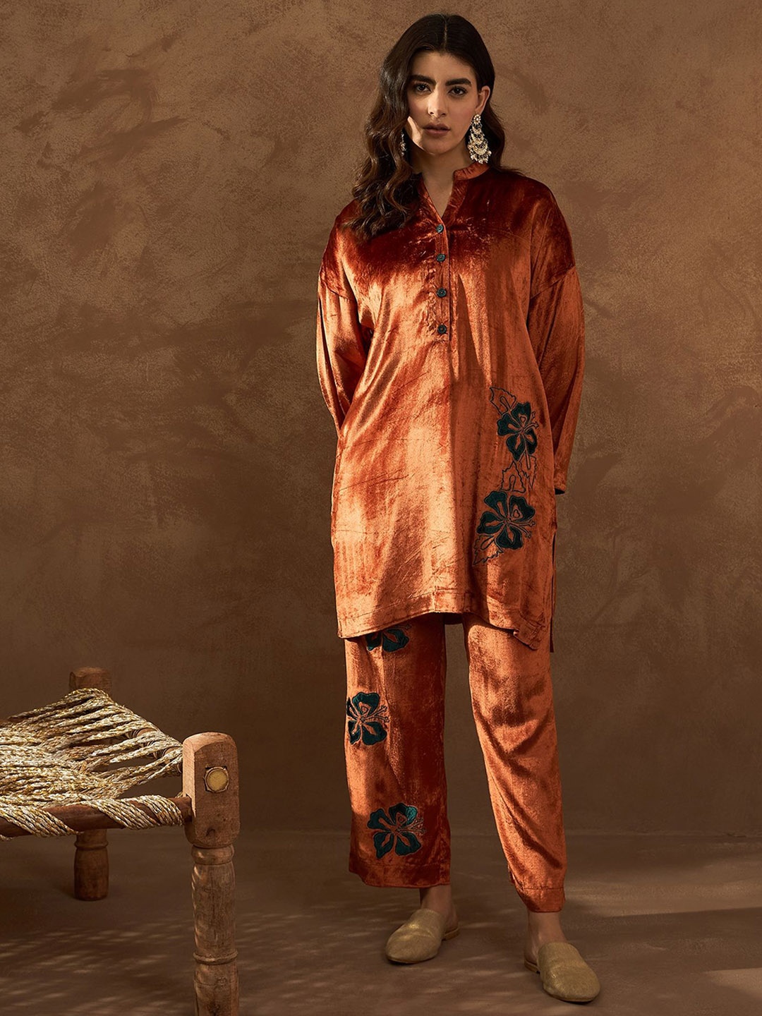 

STADO Floral Printed Velvet Mandarin Collar Straight Kurta With Salwar, Rust