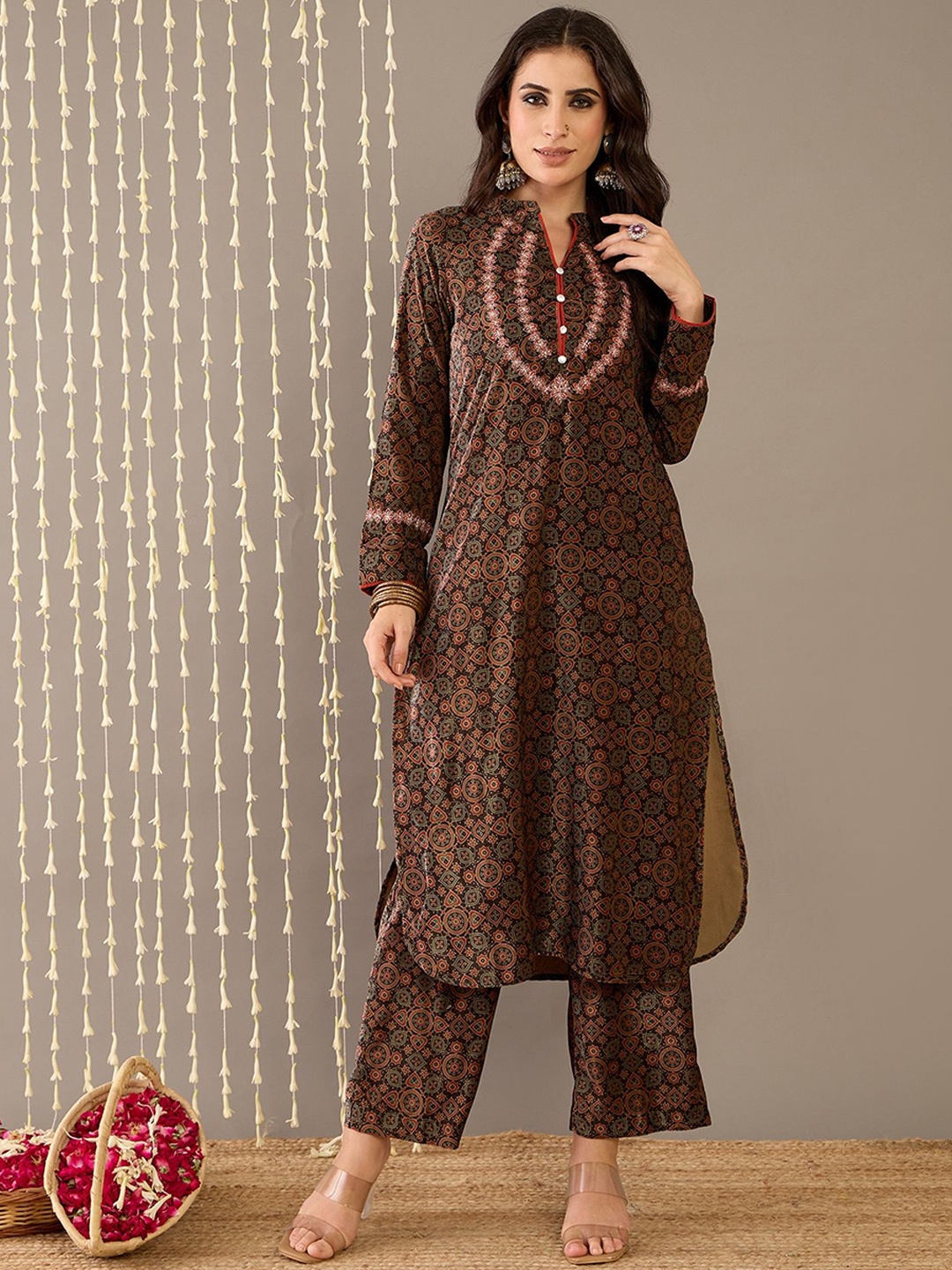 

STADO Ethnic Motifs Printed Mandarin Collar Velvet Straight Kurta With Trousers, Brown