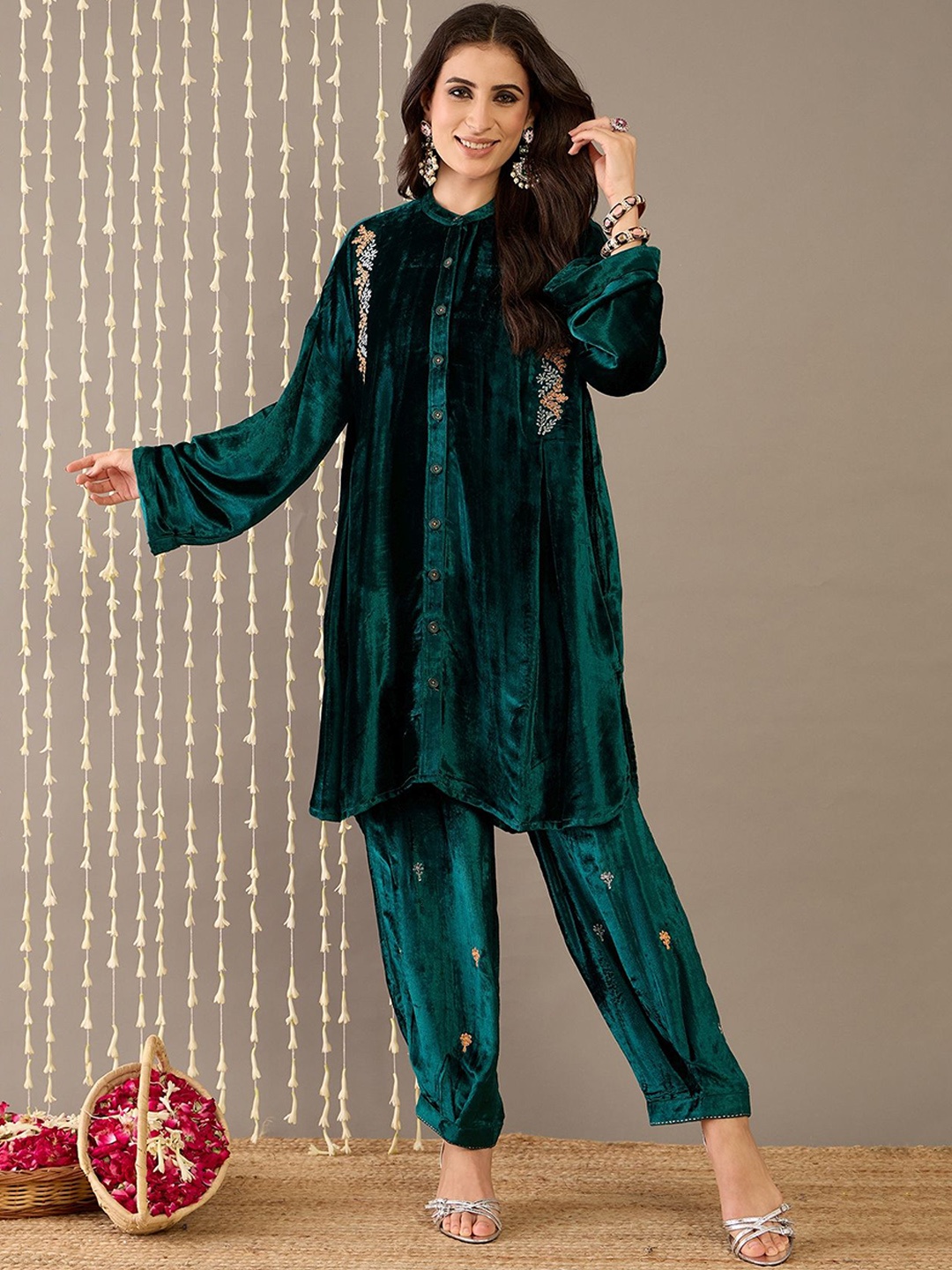 

STADO Floral Embroidered Velvet Band Collar Straight Kurta With Salwar, Teal