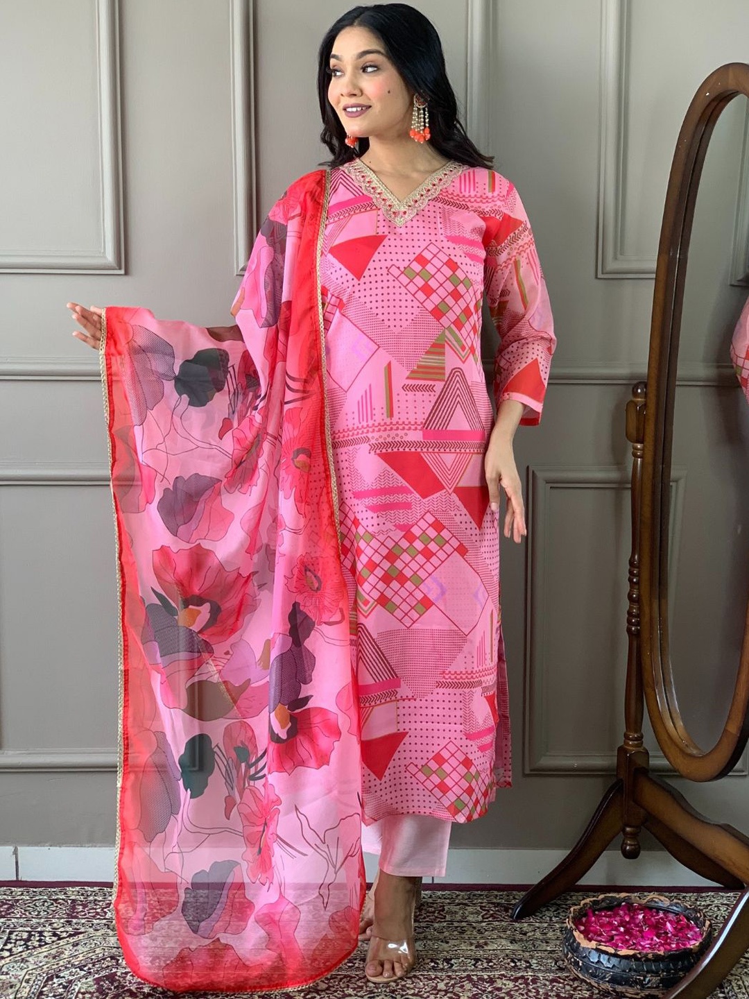

Navlik Geometrical Printed V-Neck Straight Kurta With Trousers And Dupatta, Pink