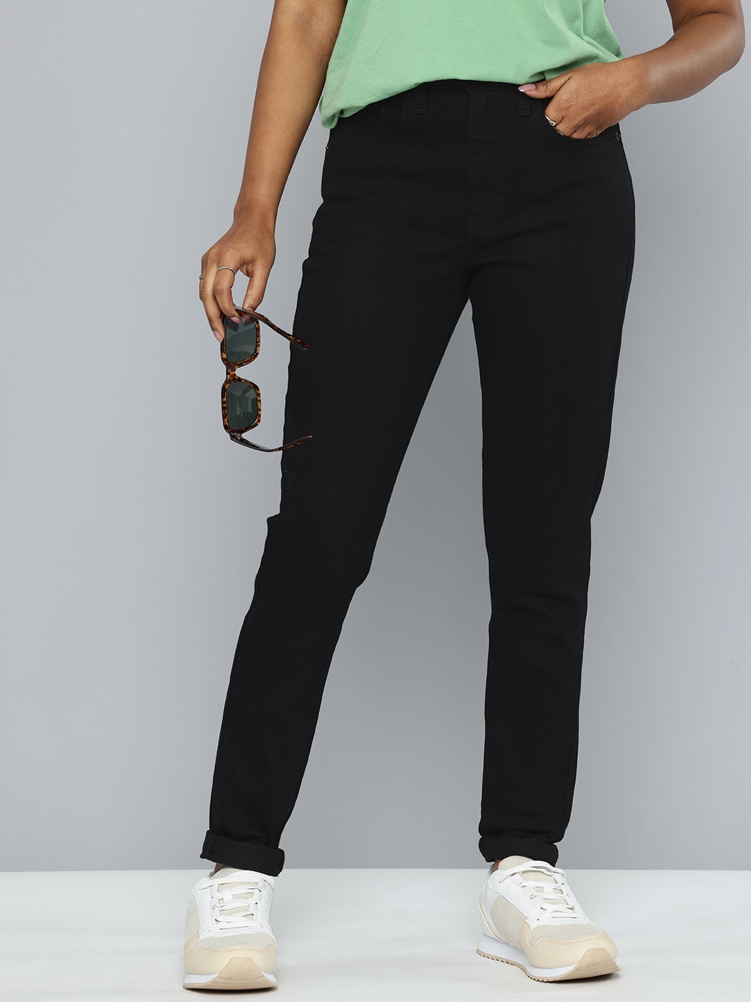 

Levis Women 721 Skinny Fit High-Rise Stretchable Jeans, Black