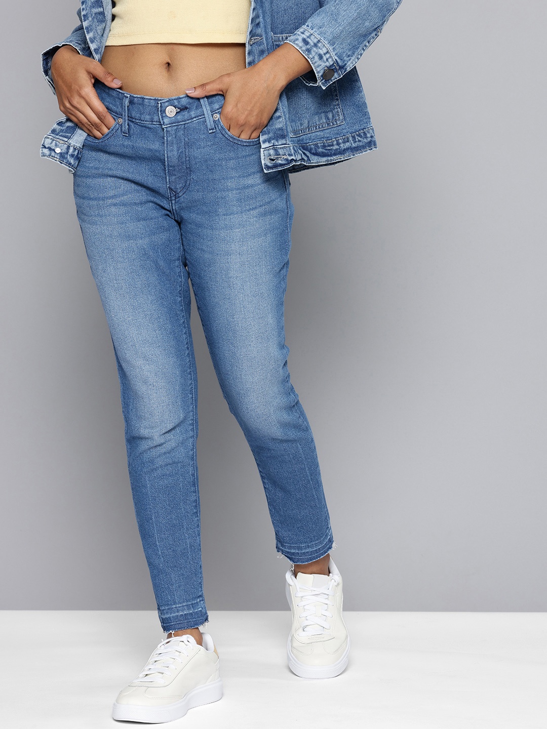 

Levis Women 711 Skinny Fit Heavy Fade Stretchable Jeans, Blue