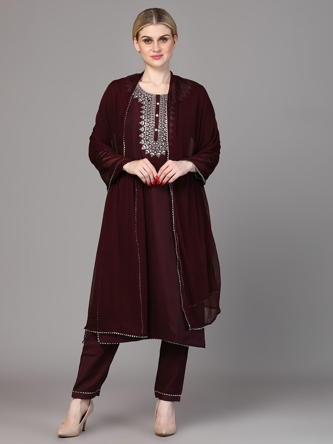 

SURMEDANI Floral Embroidered Straight Kurta With Trousers And Dupatta, Maroon