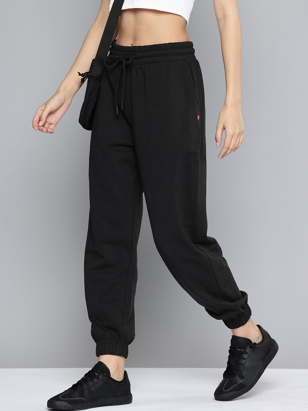

Levis Women Mid Rise Knitted Joggers, Black