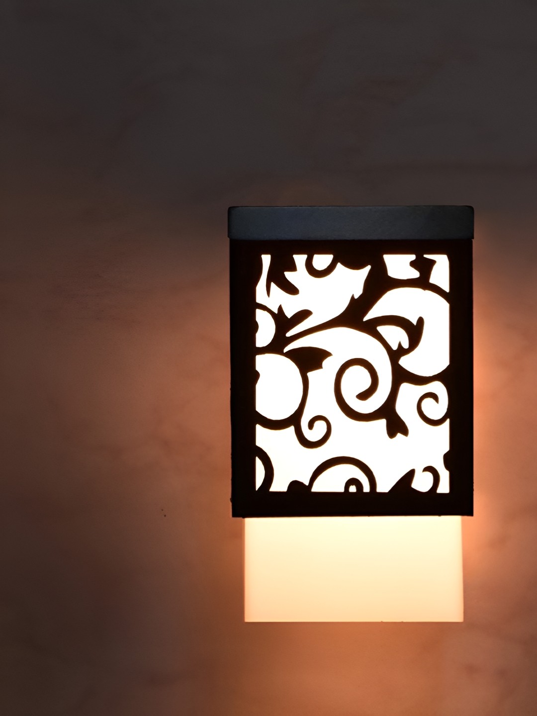 

Gojeeva Black & White Wooden Textured Square Shaped Wall Lamp