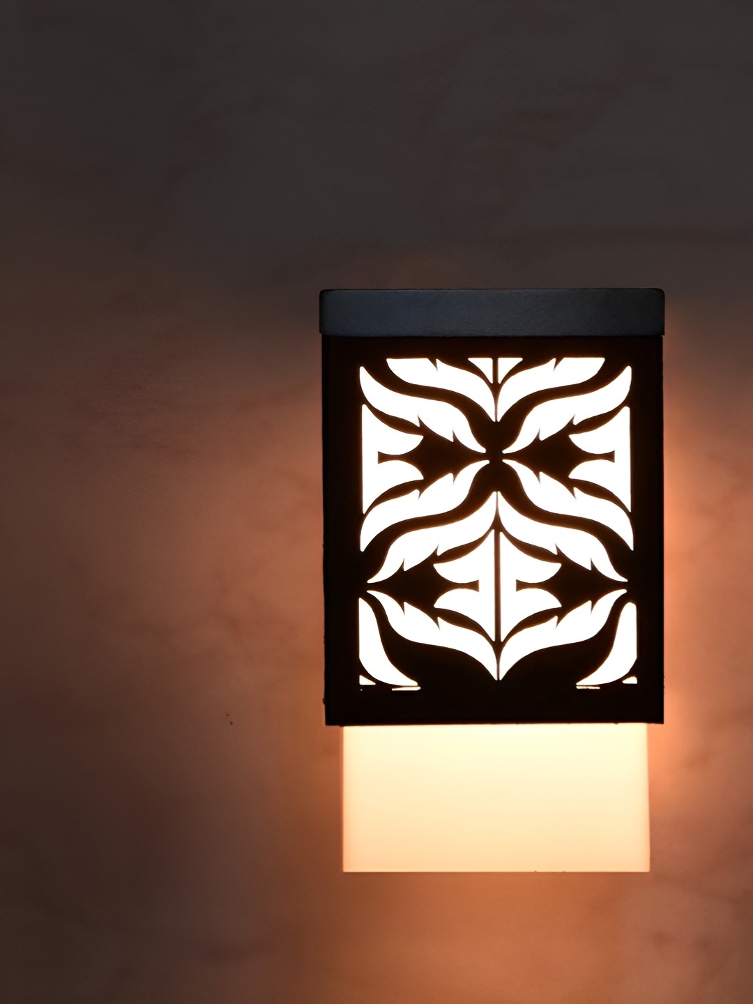 

Gojeeva Black & White Wooden Textured Square Shaped Wall Lamp