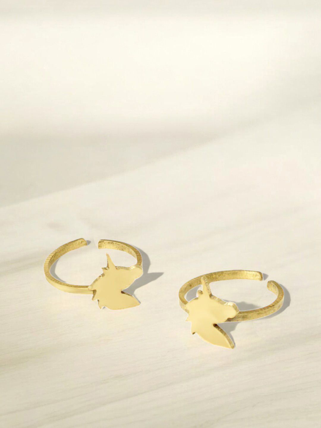 

Sangria Set Of 2 Unicorn Motif Toe Rings, Gold