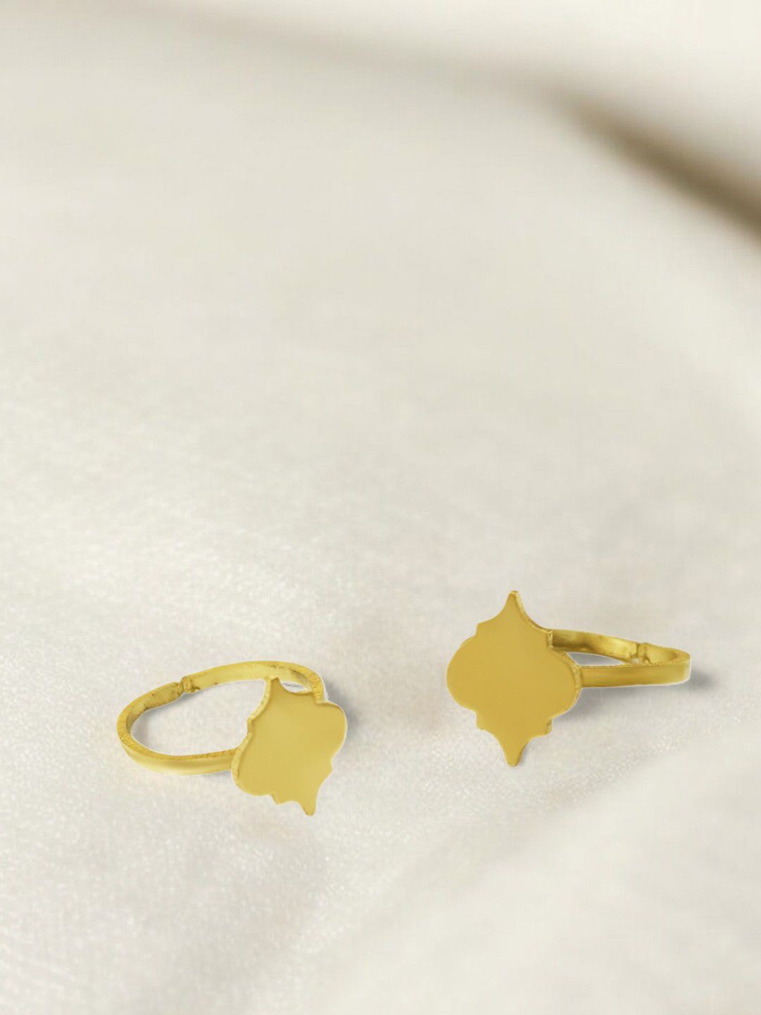 

Sangria Pack Of 2 Ethnic Motifs Toe Rings, Gold