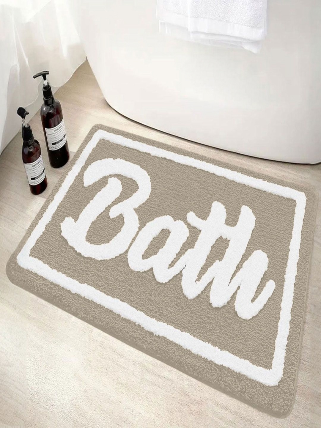 

LUXEHOME INTERNATIONAL Beige & White Printed 2200 GSM Anti-Skid Bath Rug