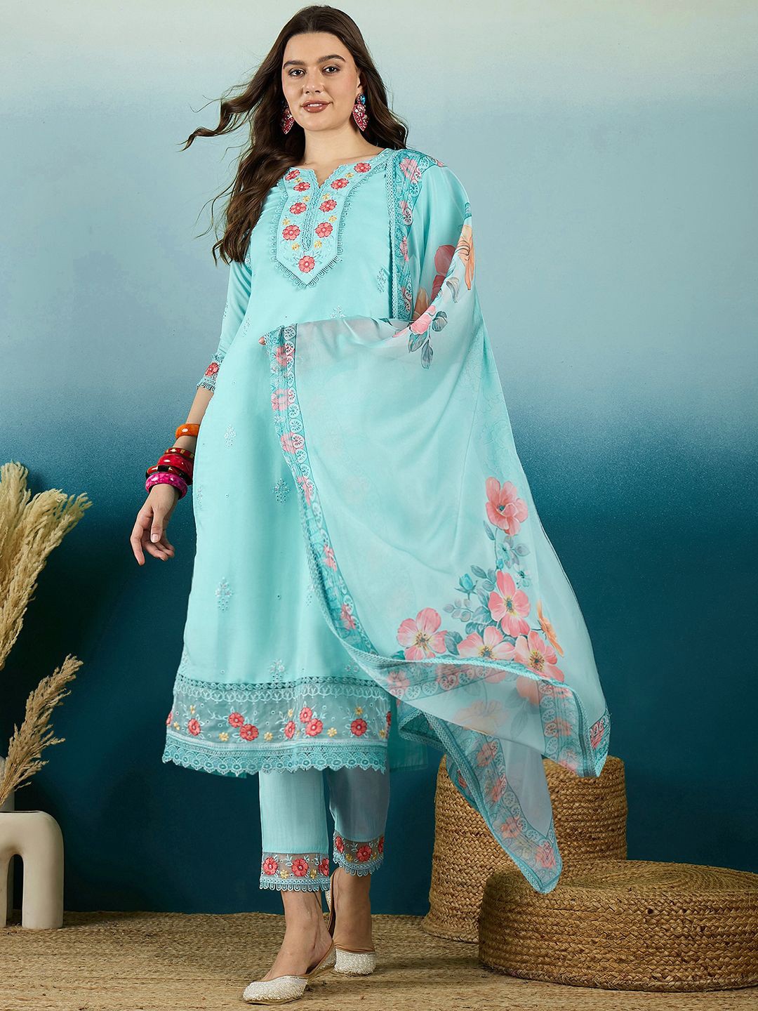 

Kvsfab Floral Printed Notch Neck Straight Kurta with Trousers, Blue
