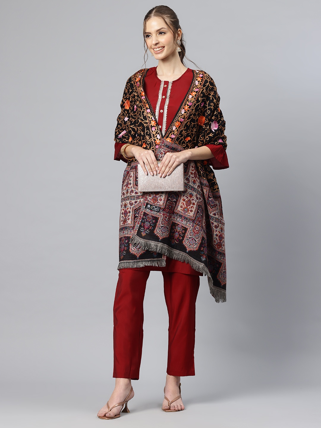 

SWI Stylish Floral Aari Embroidered Pure Wool Stole, Black