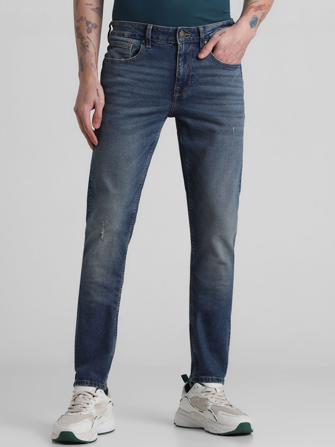 

Jack & Jones Men Mildly Distressed Light Fade Stretchable Jeans, Blue