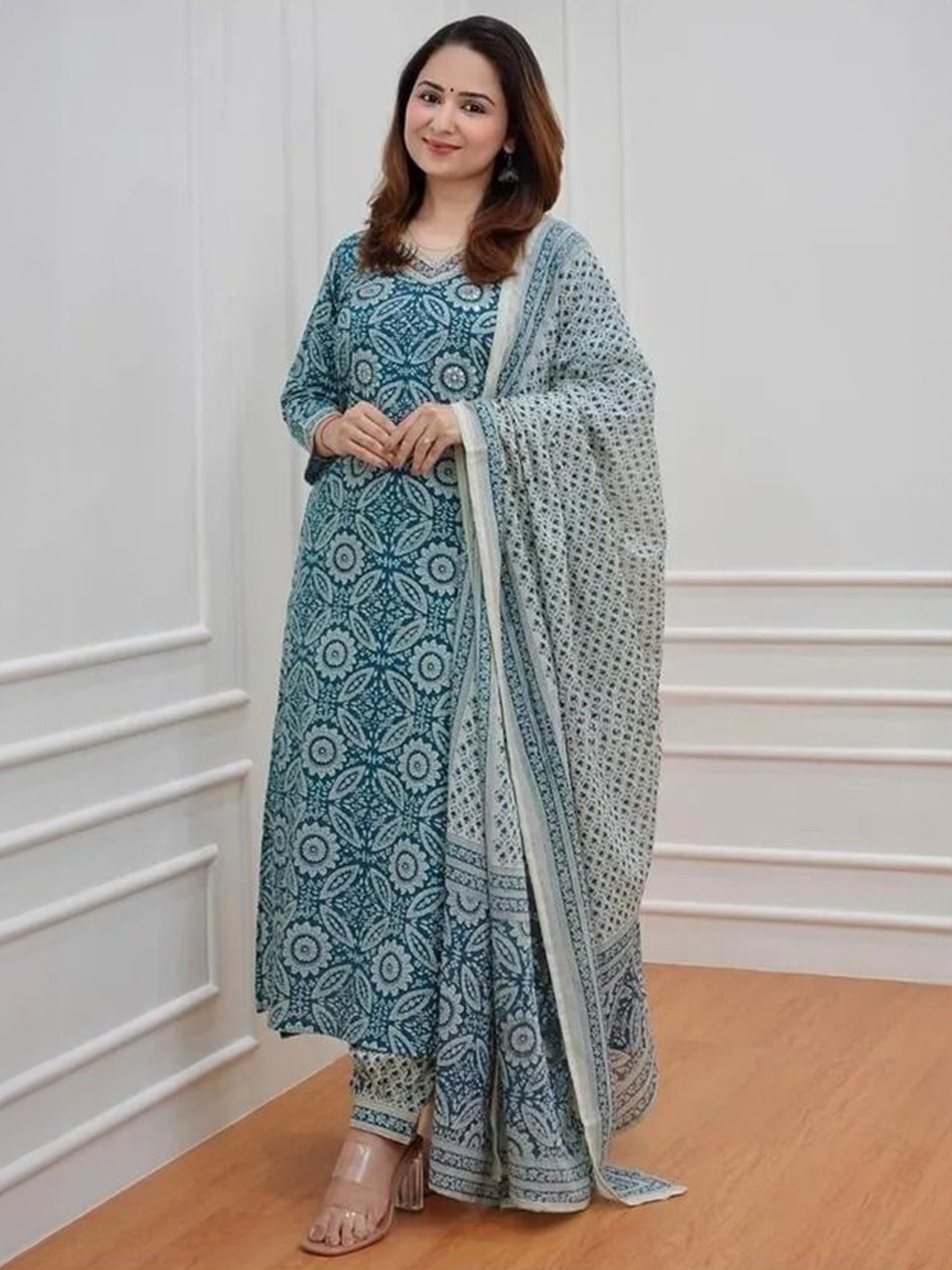 

Alvano Floral Printed V-Neck Thread Work Straight Kurta With Salwar & Dupatta, Blue