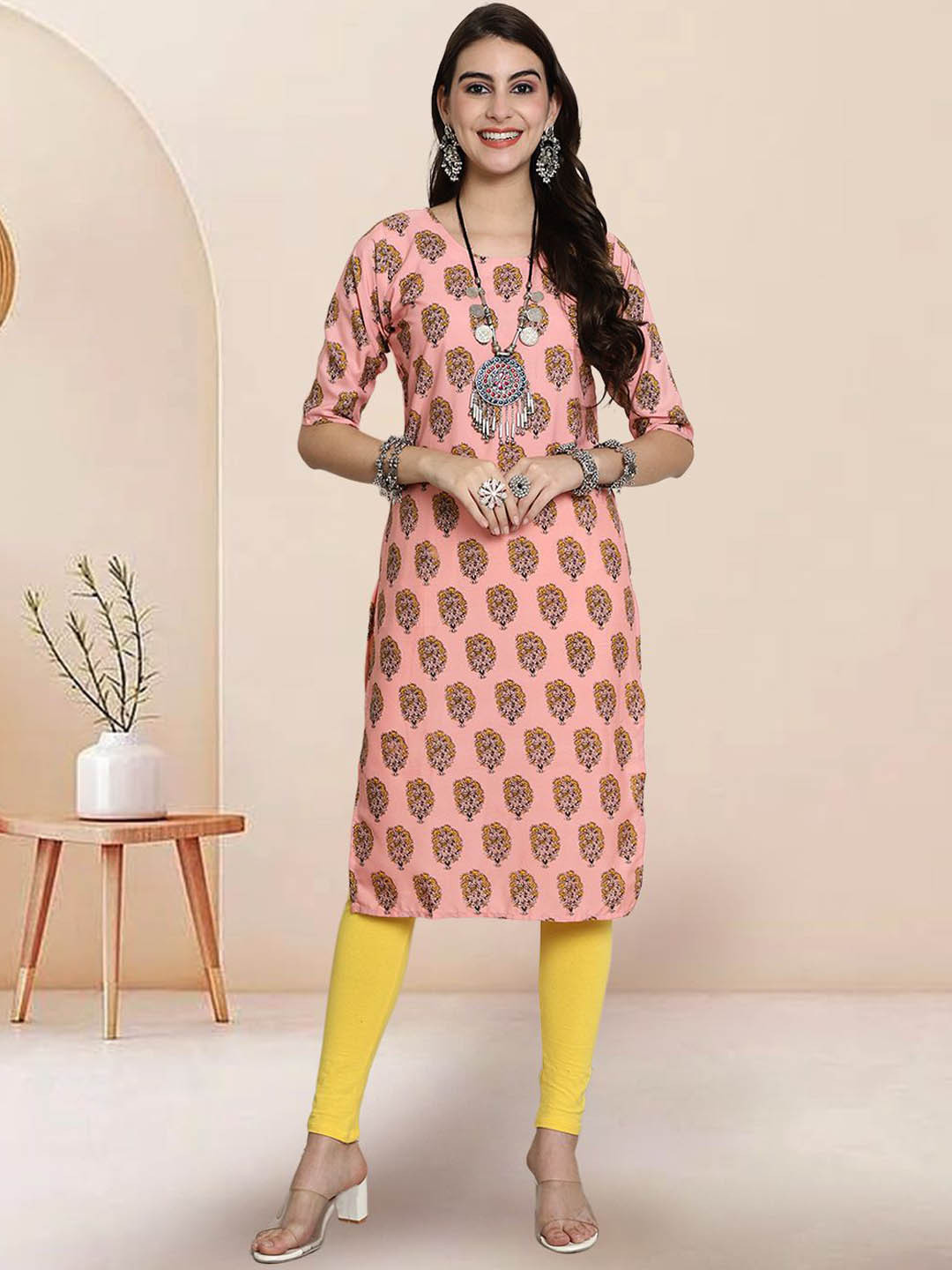 

7Threads Floral Printed Round Neck Straight Kurta, Pink
