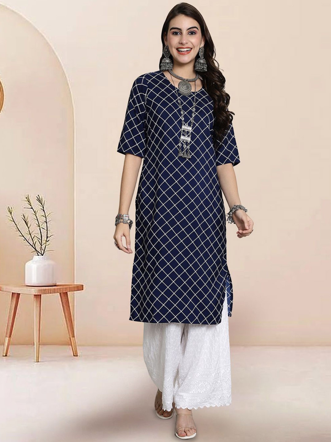 

7Threads Checked Printed Round Neck Straight Kurta, Navy blue