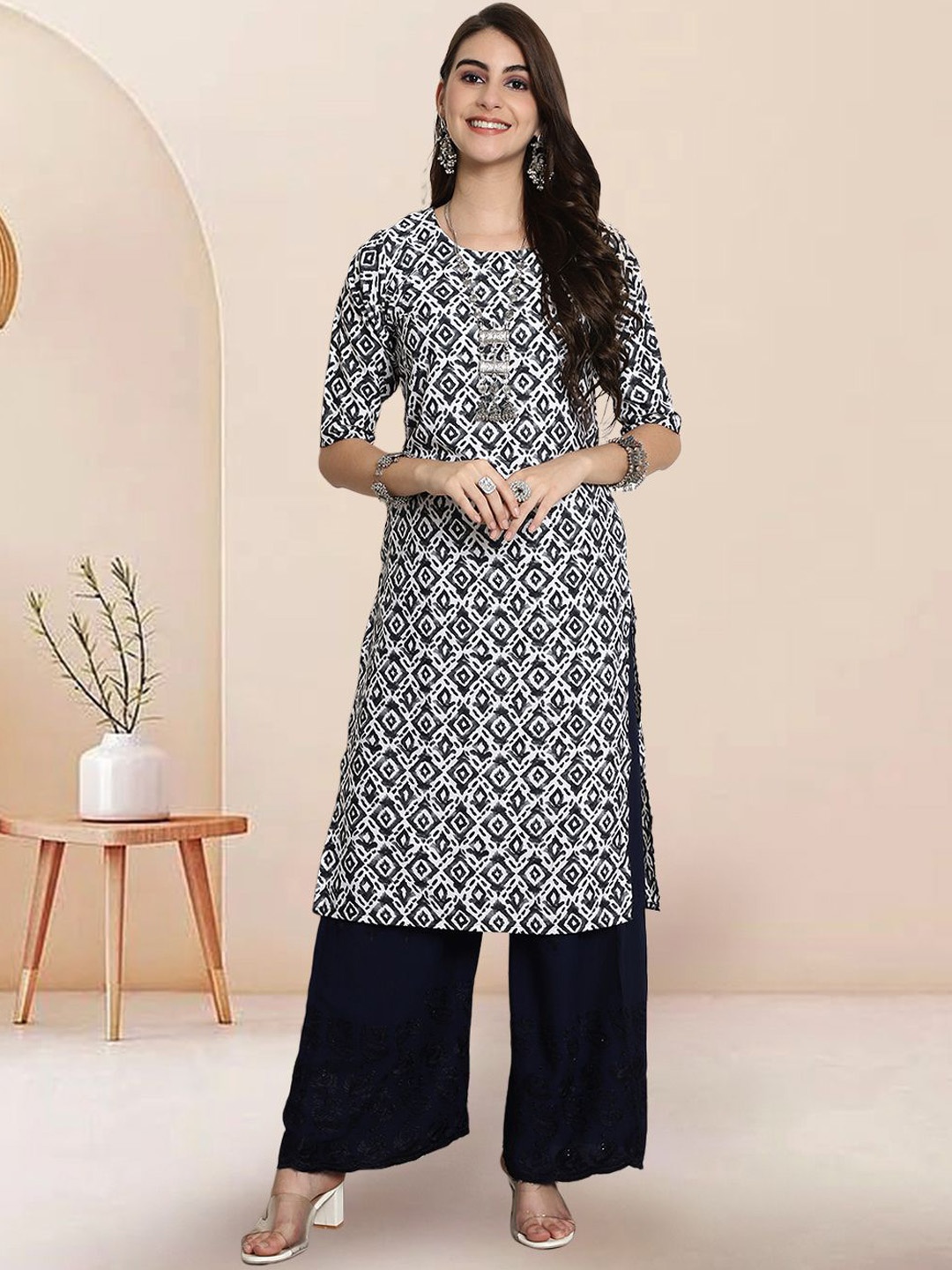 

7Threads Women Ethnic Motifs Printed Floral Crepe Kurta, Black