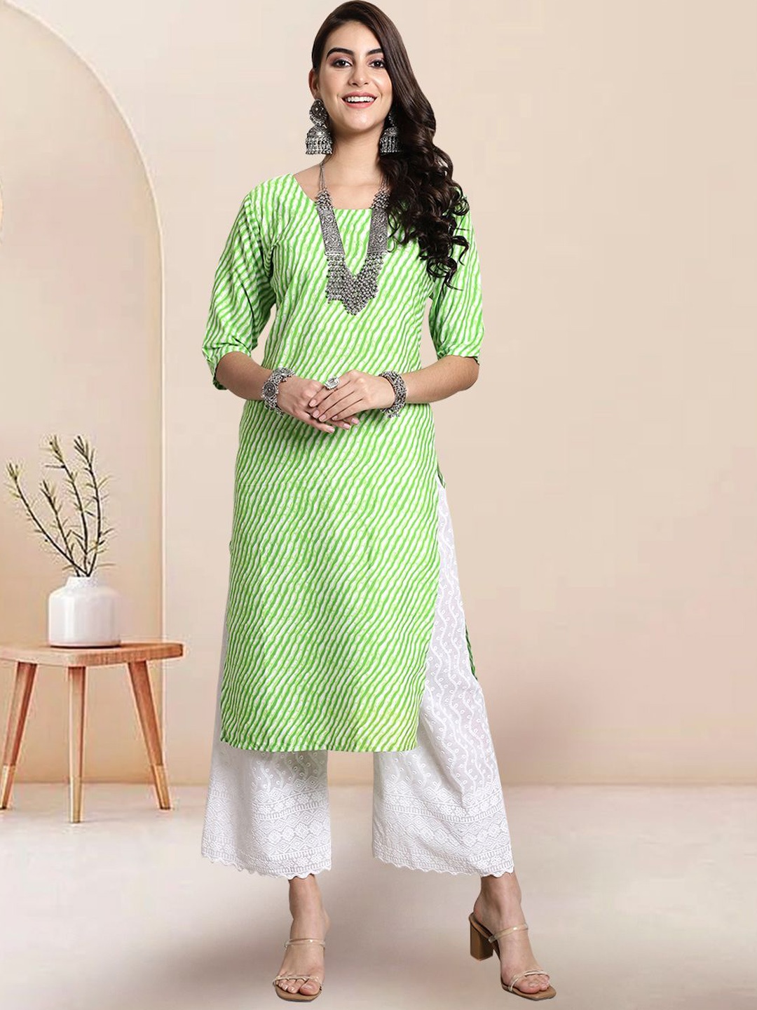 

7Threads Leheriya Printed Round Neck Machine Weave Straight Kurta, Green