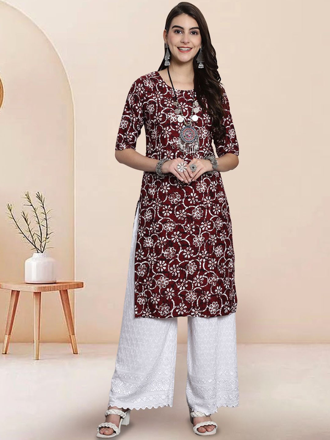 

7Threads Floral Printed Round Neck Straight Kurta, Maroon