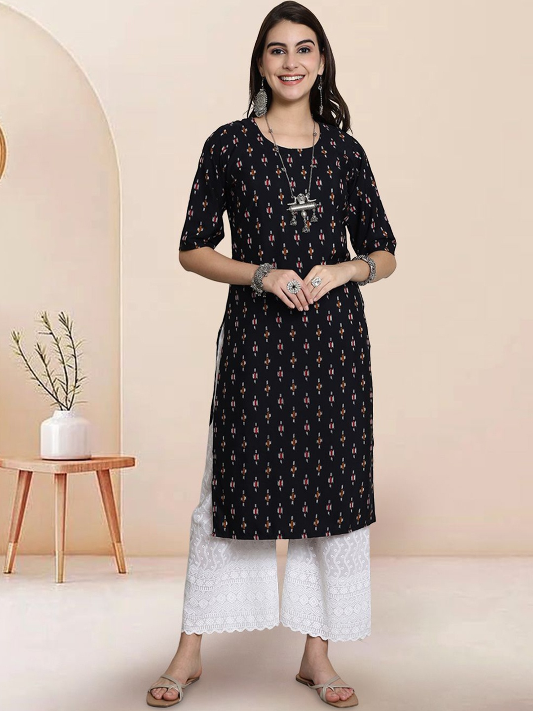 

7Threads Women Ethnic Motifs Printed Floral Crepe Kurta, Black