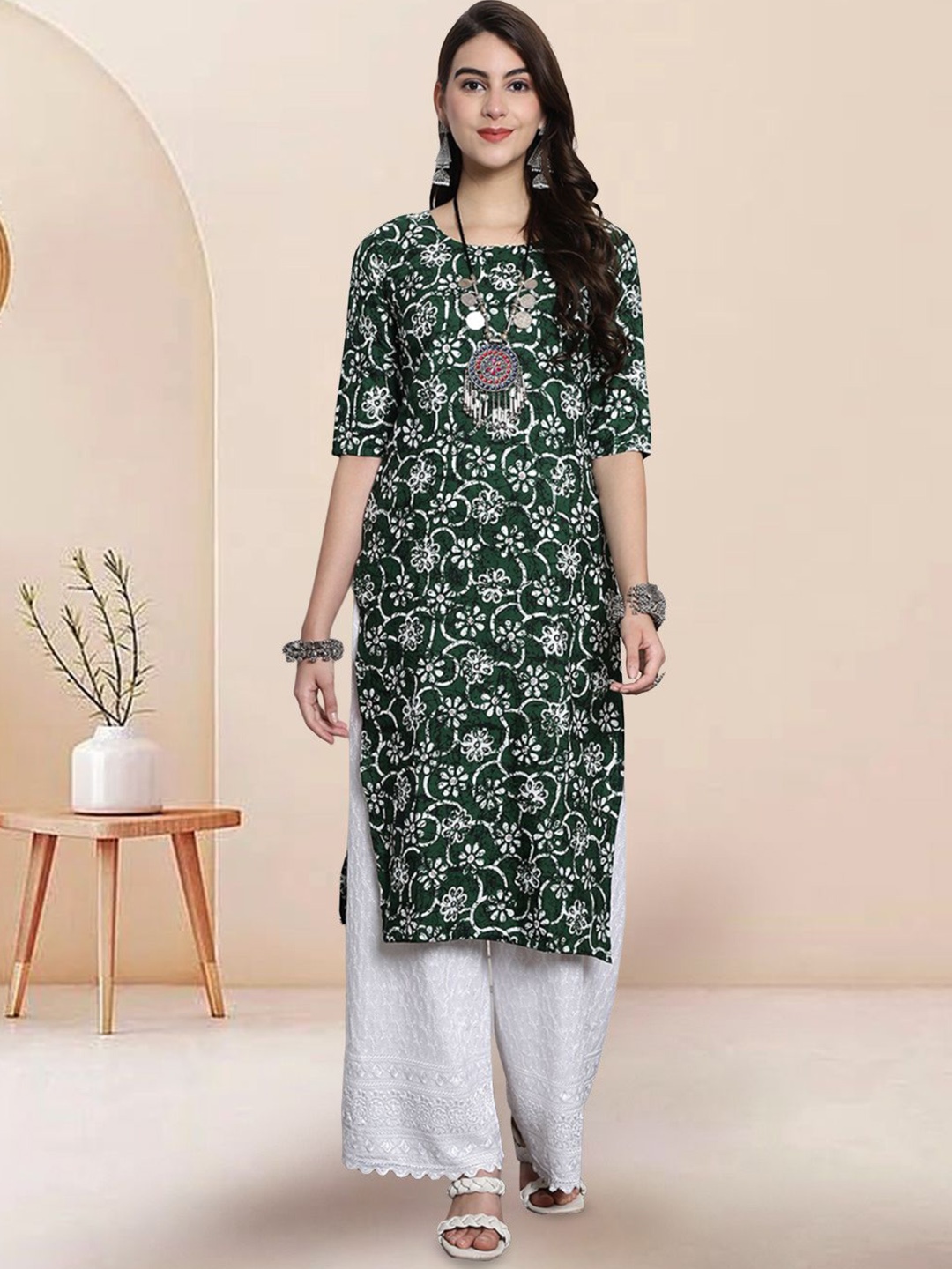 

7Threads Floral Printed Round Neck Straight Kurta, Green