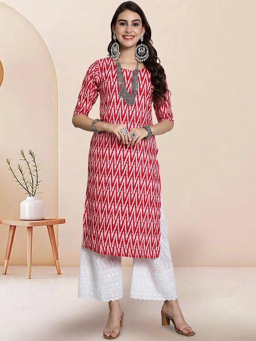 

7Threads Chevron Printed Round Neck Straight Neck, Red