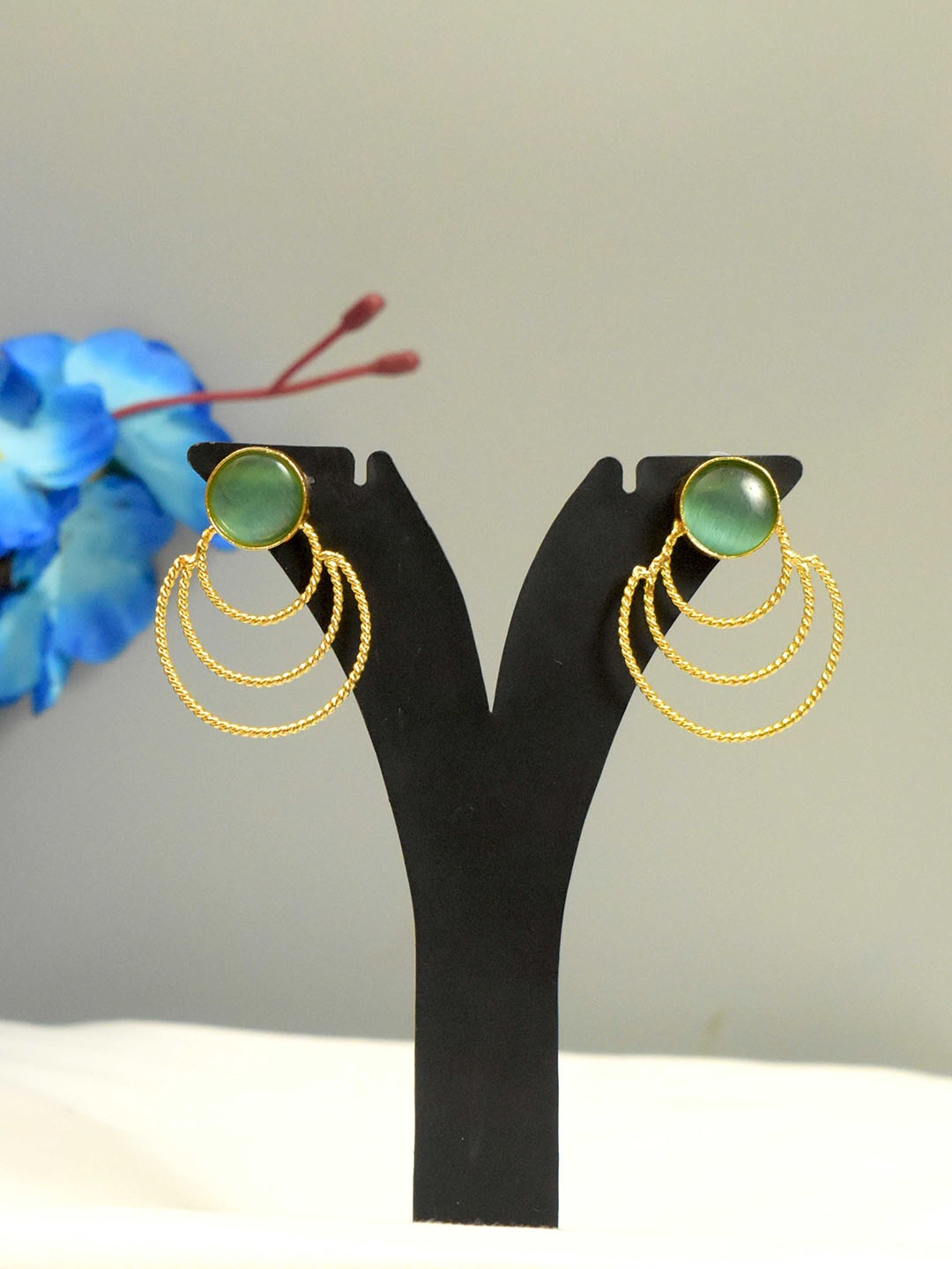 

TISHUL JEWELS Gold-Plated Artificial Stones Studded Contemporary Shaped Drop Earrings