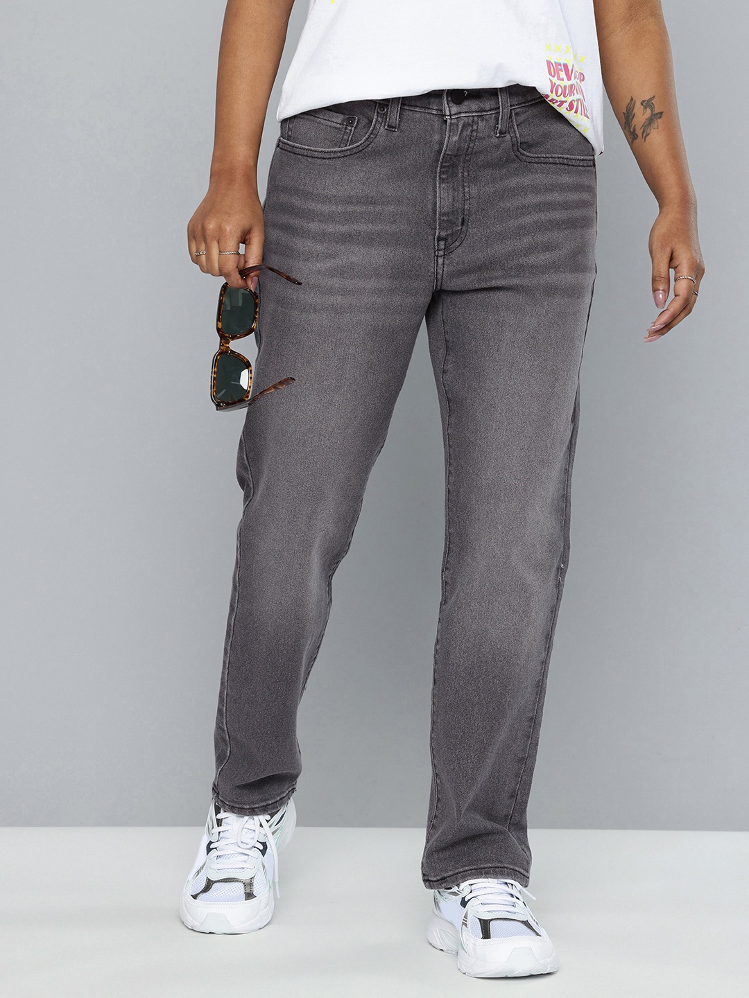 

Levis Women 724 Straight Fit High-Rise Light Fade Stretchable Jeans, Grey