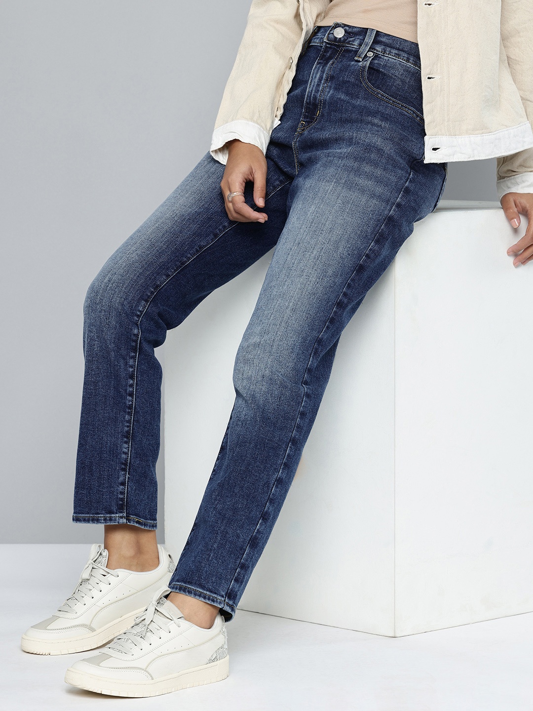 

Levis Women 724 Slim Straight Fit High-Rise Heavy Fade Stretchable Jeans, Blue