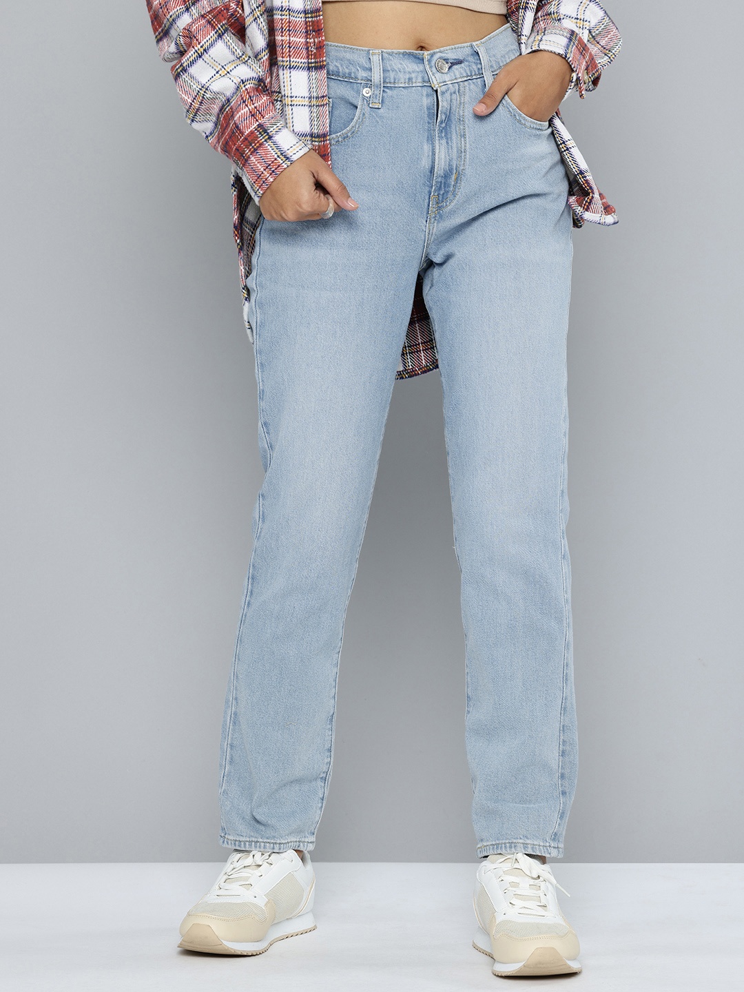 

Levis Women 724 Slim Straight Fit High-Rise Light Fade Stretchable Jeans, Blue