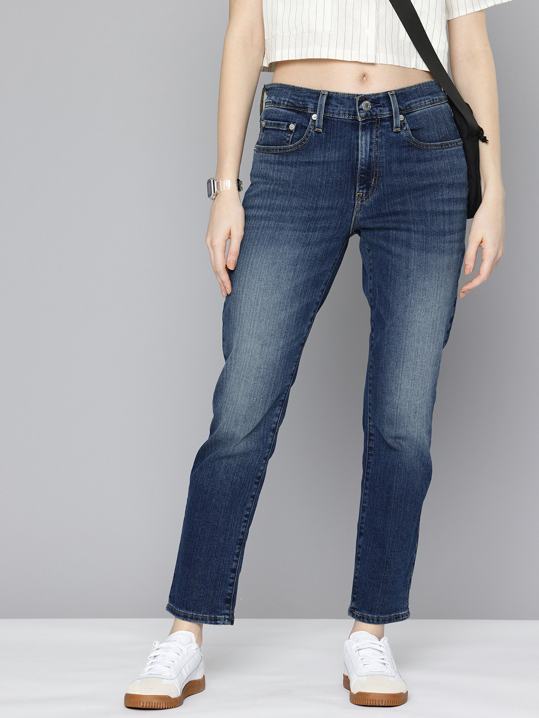 

Levis Women 724 Slim Fit High-Rise Light Fade Stretchable Jeans, Blue