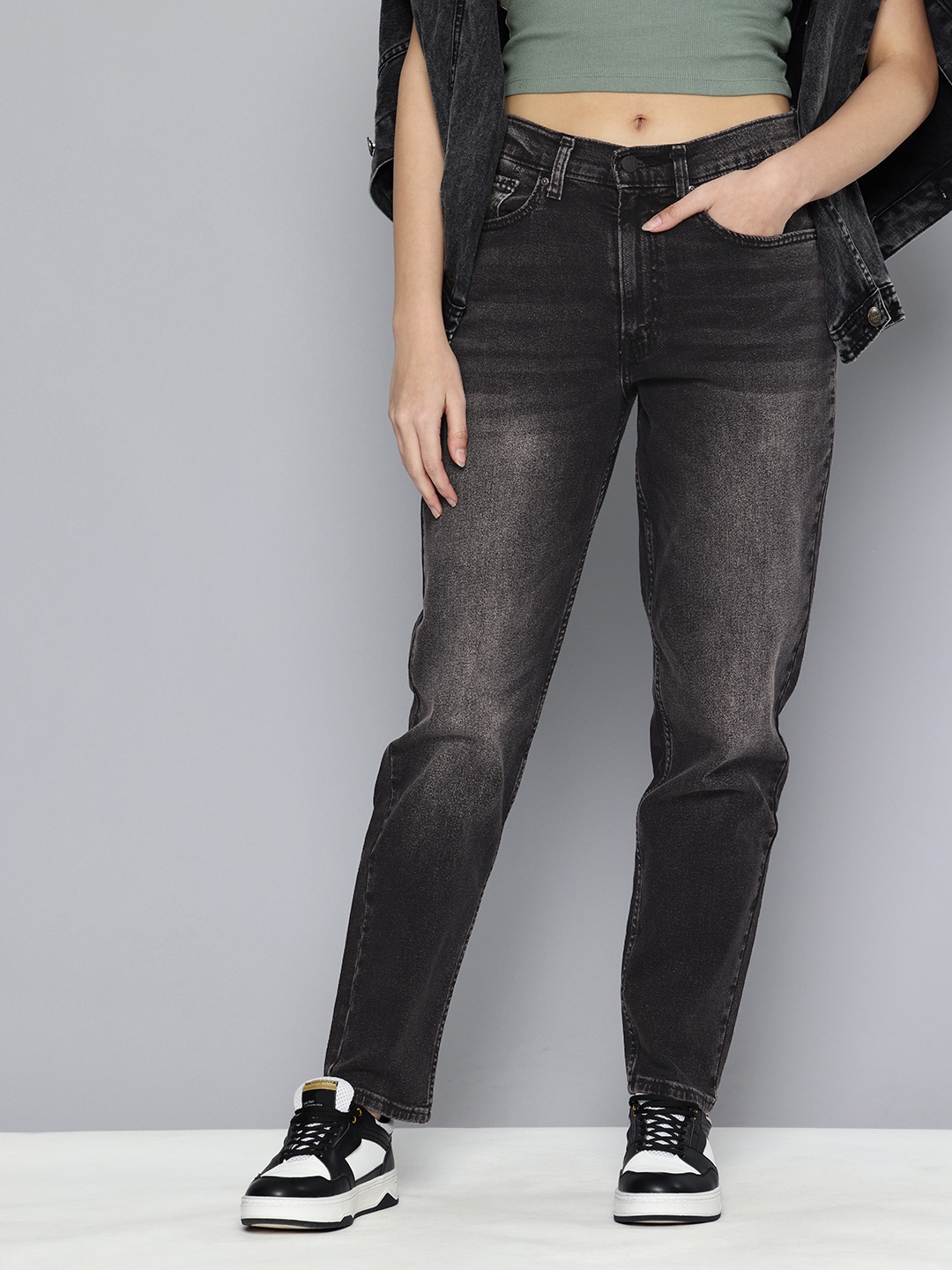 

Levis Women Relaxed Tapered Fit Heavy Fade Stretchable Jeans, Black