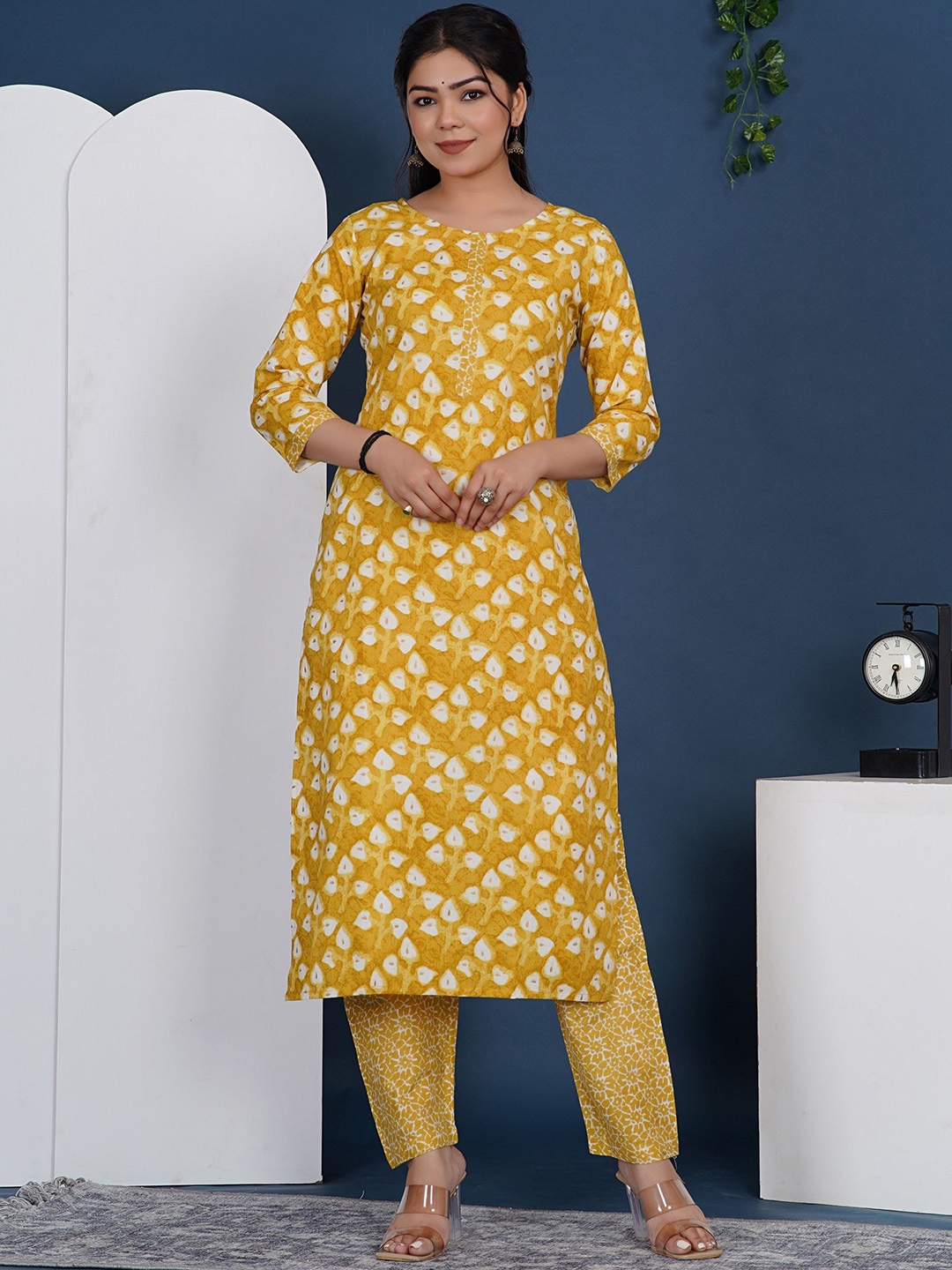 

GREYSHADE Floral Printed Round Neck Pure Cotton Straight Kurta with Trousers, Yellow