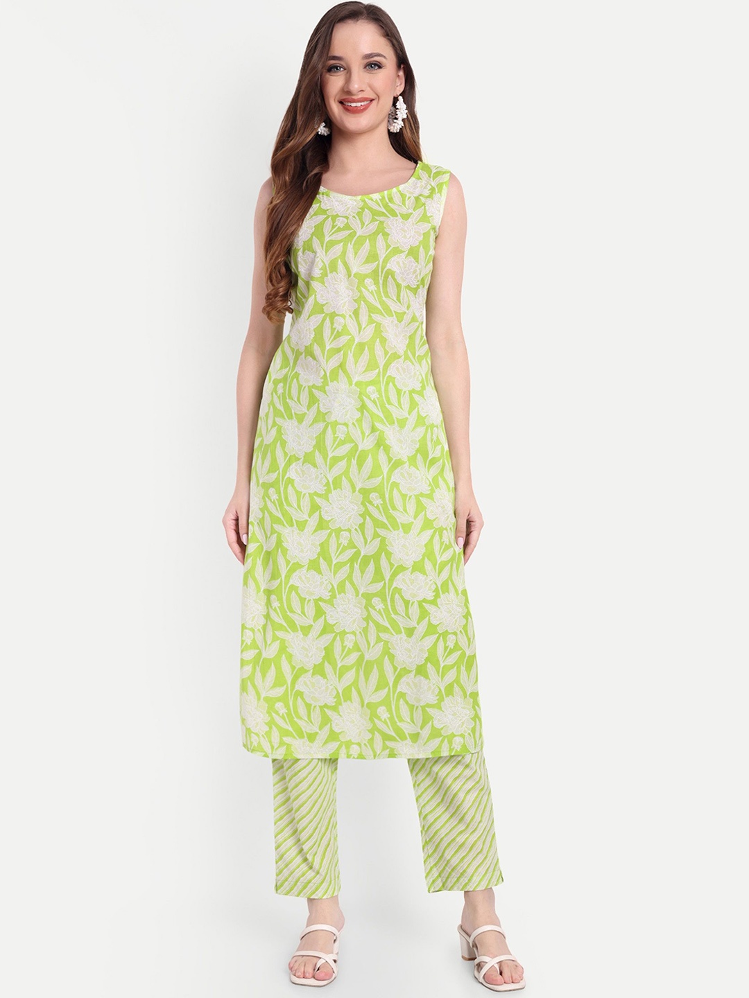 

GREYSHADE Floral Printed Round Neck Pure Cotton Straight Kurta with Trousers, Green